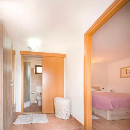 Robinzonska Kuca Kanava