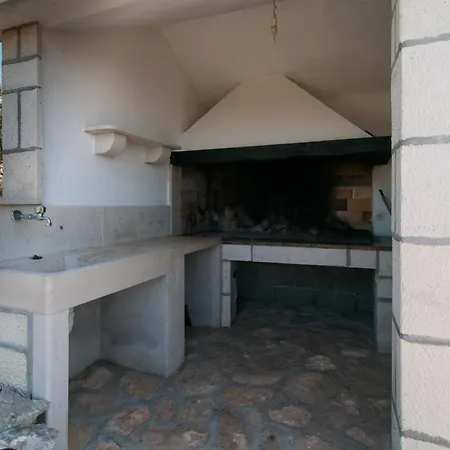 Dom wakacyjny Robinzonska Kuca Kanava