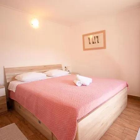 Dom wakacyjny Robinzonska Kuca Kanava *