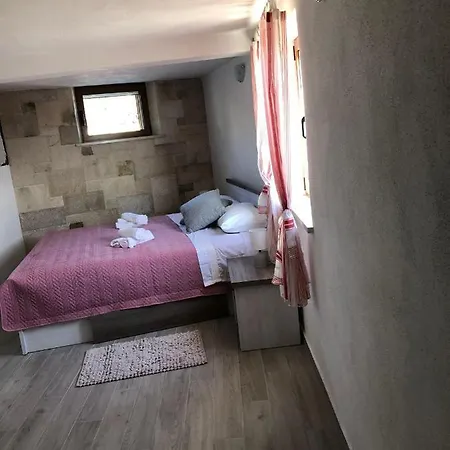 Dom wakacyjny Robinzonska Kuca Kanava *