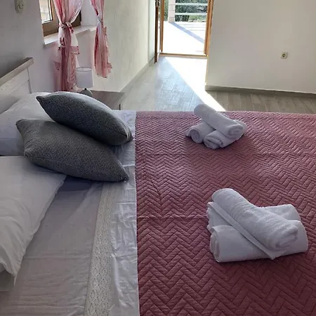 Robinzonska Kuca Kanava *